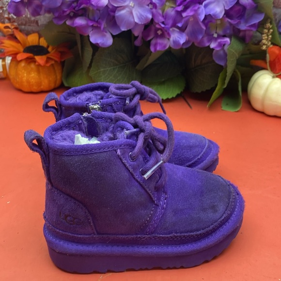 Ugg boots SZ 7 T - Picture 2 of 7